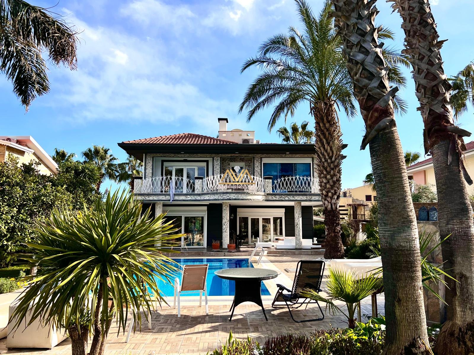 KEMER ÇAMYUVADA MÜSTAKİL 4+1 FUL EŞYALI LÜKS VİLLA
