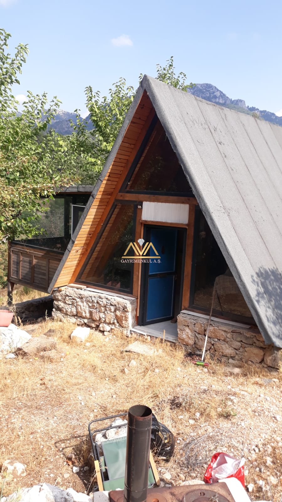 KUMLUCA KUZCA DA 1494 M2 TEK TAPU ELEKTRİK YOL SU İÇİNDE AHŞAP EV VE MEYVE AĞAÇLARI 